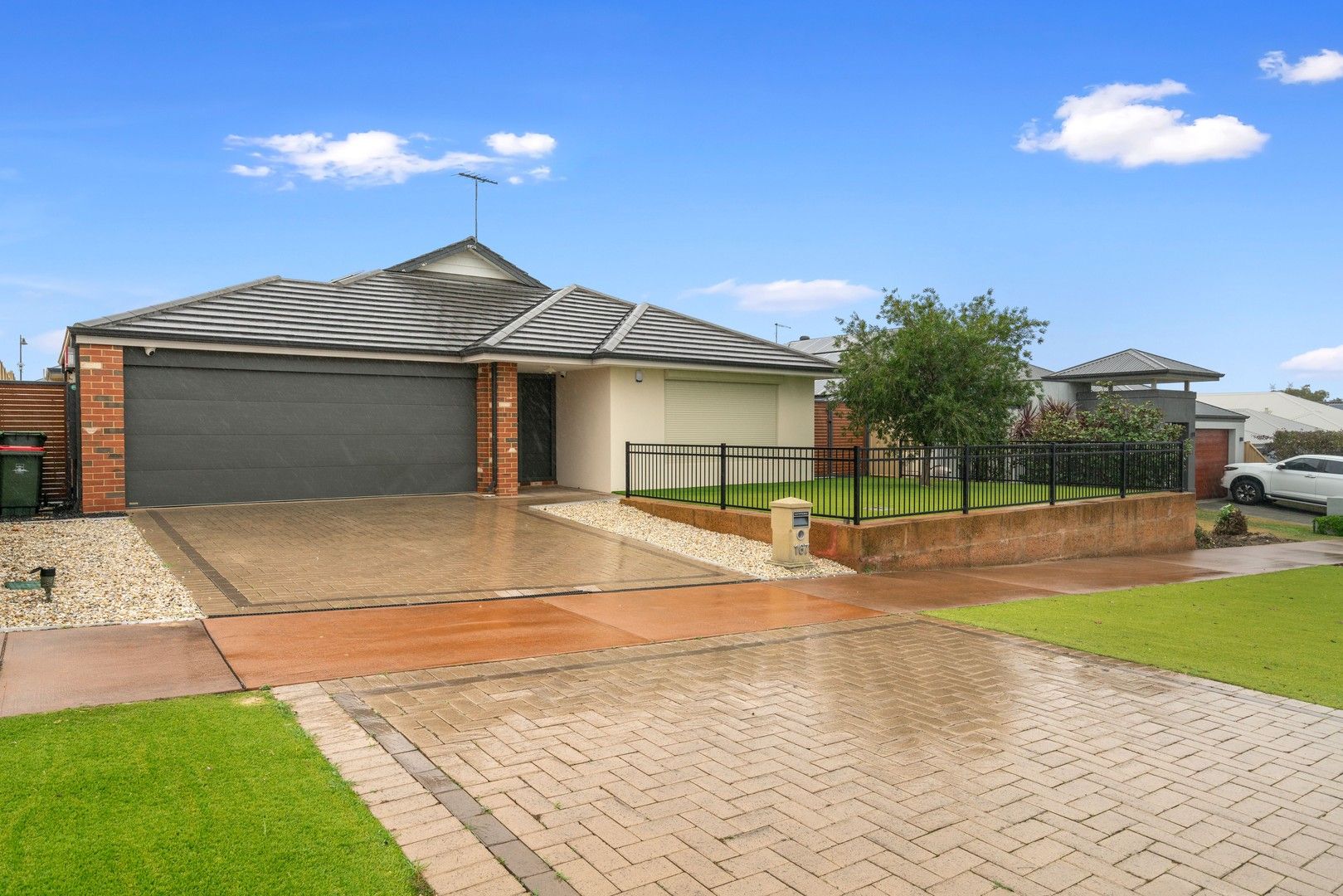 4 bedrooms House in 167 Frankland Avenue HAMMOND PARK WA, 6164