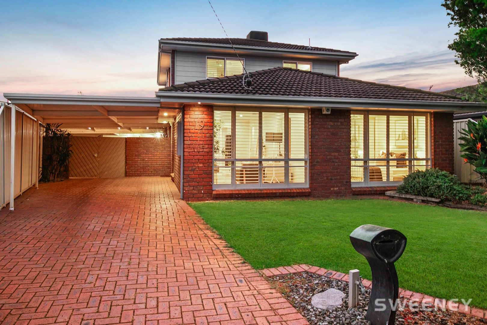 4 bedrooms House in 19 Taegtow Way ALTONA MEADOWS VIC, 3028