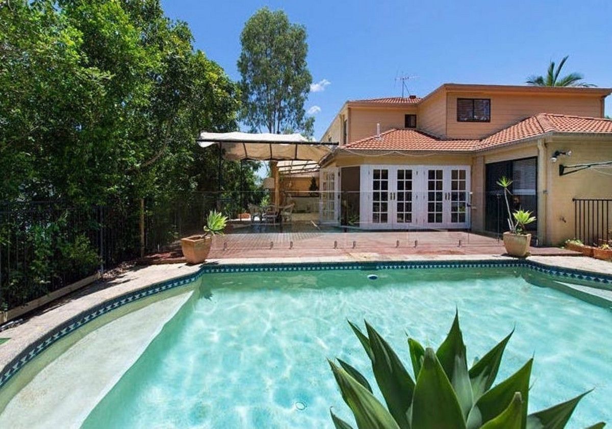 4 bedrooms House in 60 Mirbelia Street KENMORE HILLS QLD, 4069