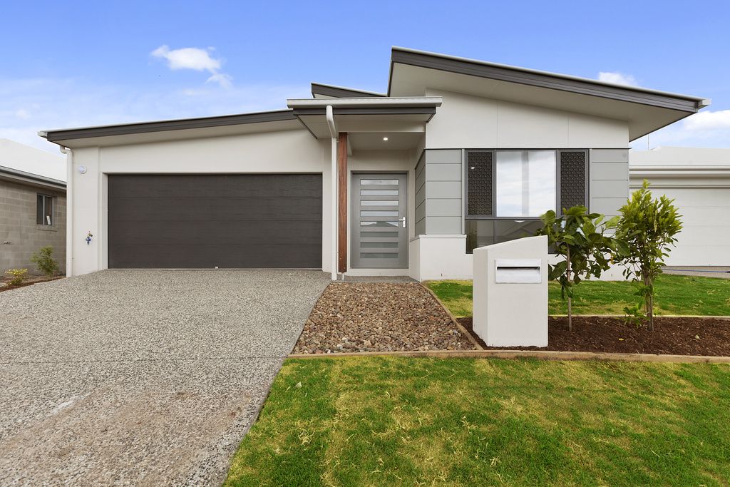 4 bedrooms House in 62 Meredith Crescent CALOUNDRA WEST QLD, 4551