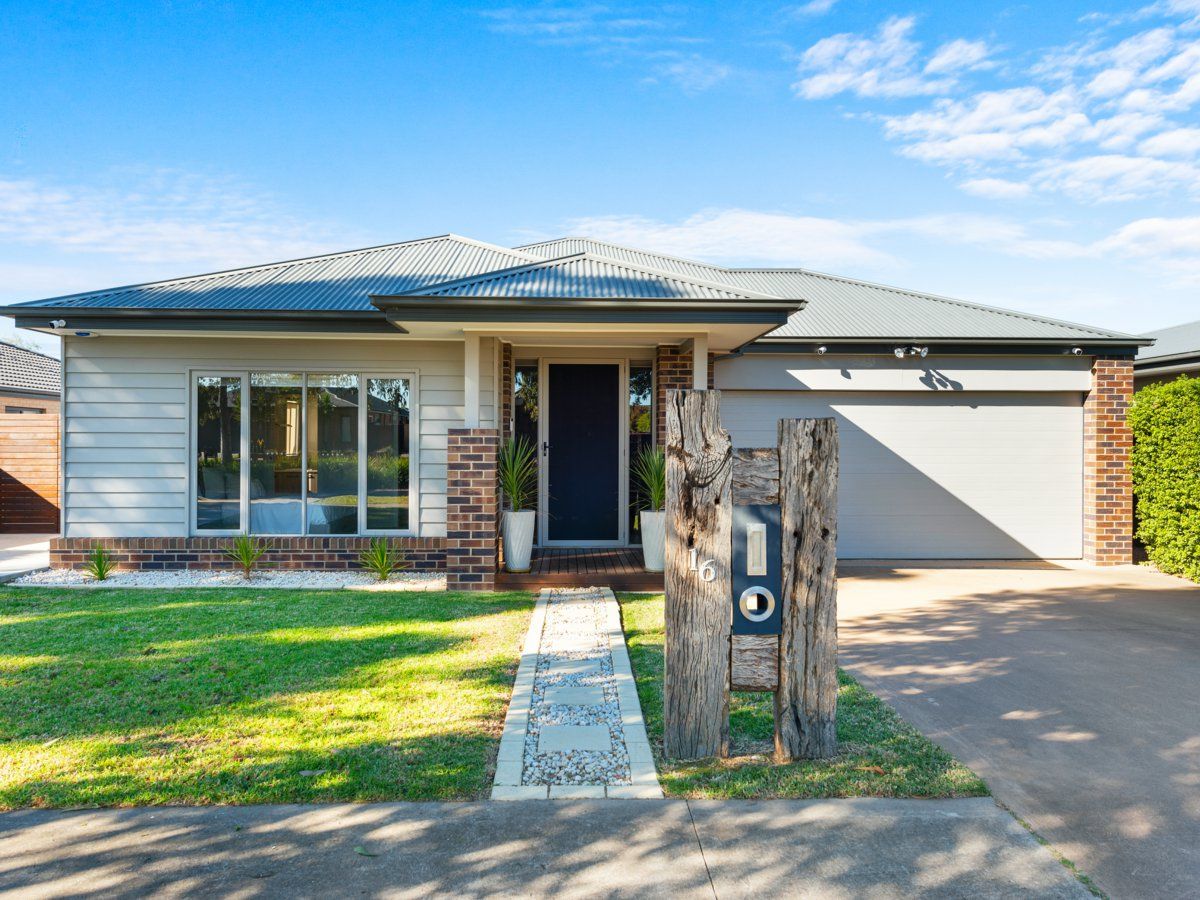 16 Shannon Boulevard, Bairnsdale VIC 3875, Image 0