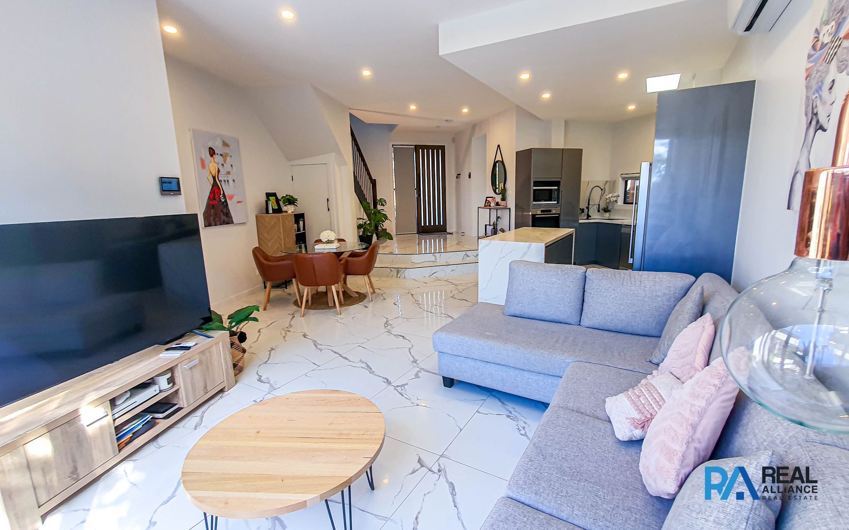 2/49 Avonhurst Drive, Glen Waverley VIC 3150 Townhouse For Rent