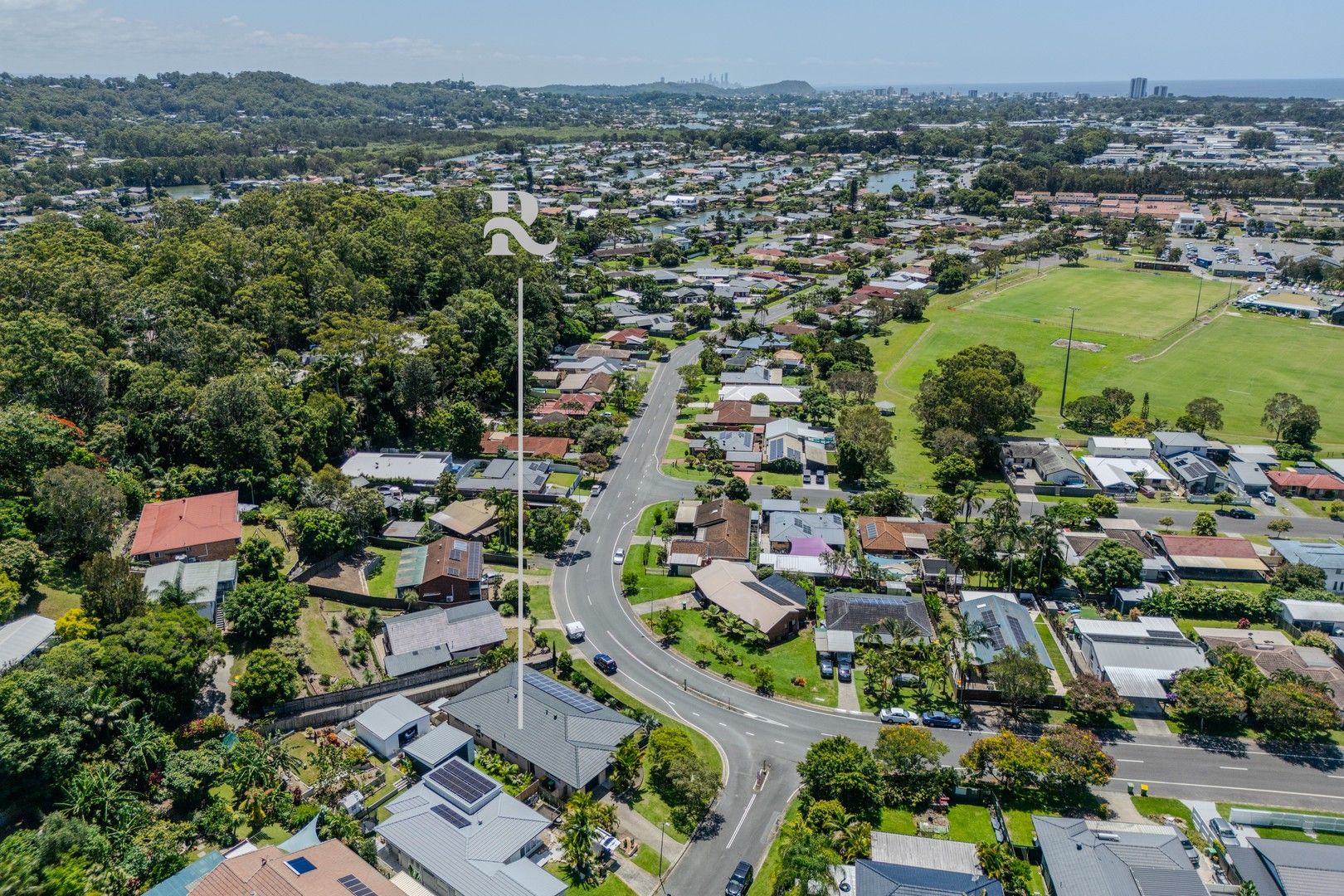 4 bedrooms House in 1 Sellin Pl CURRUMBIN WATERS QLD, 4223
