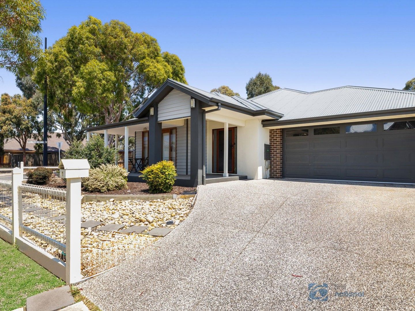 4 bedrooms House in 1 Erica Close EYNESBURY VIC, 3338