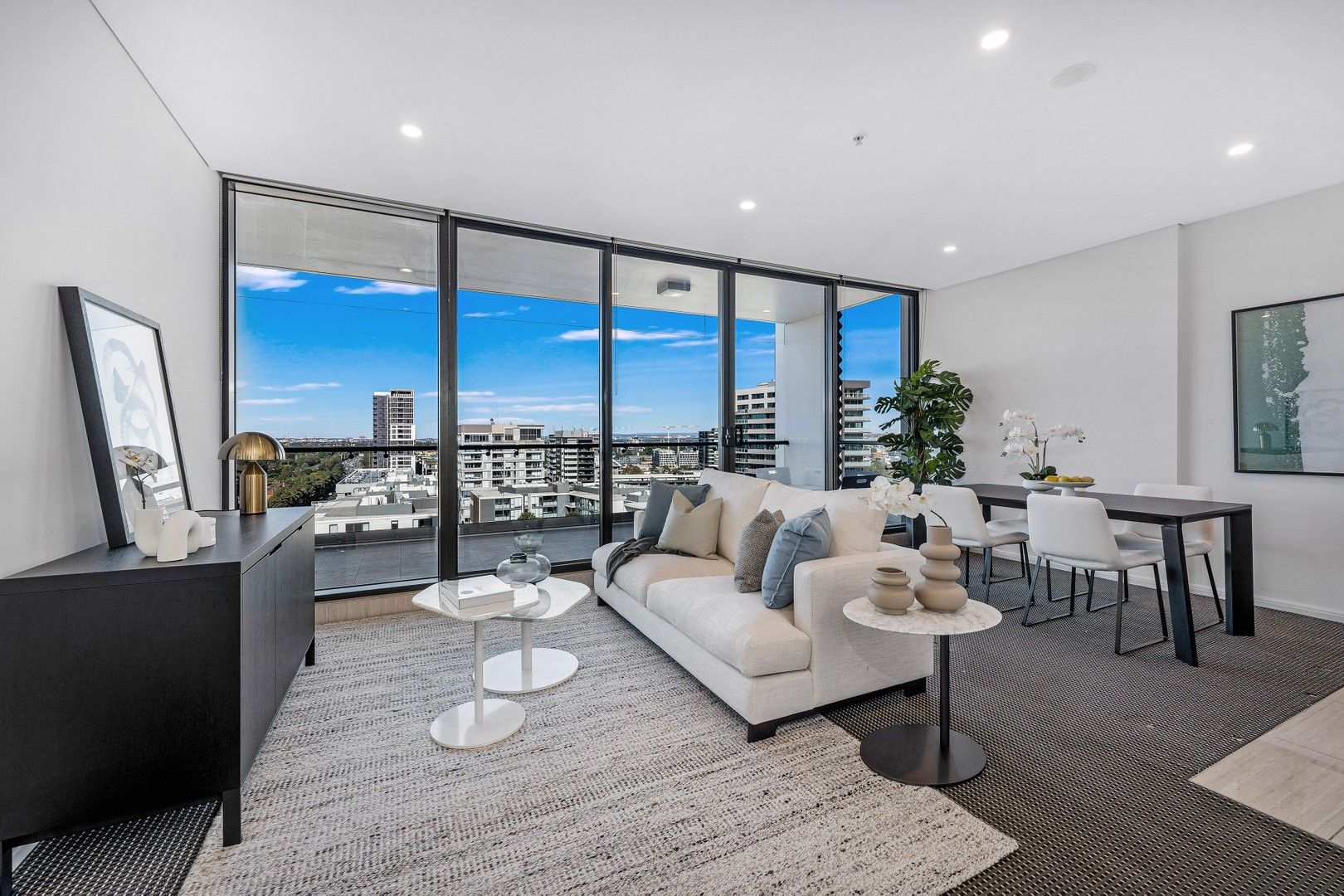 2 bedrooms Apartment / Unit / Flat in 1417/20 Gadigal Avenue ZETLAND NSW, 2017