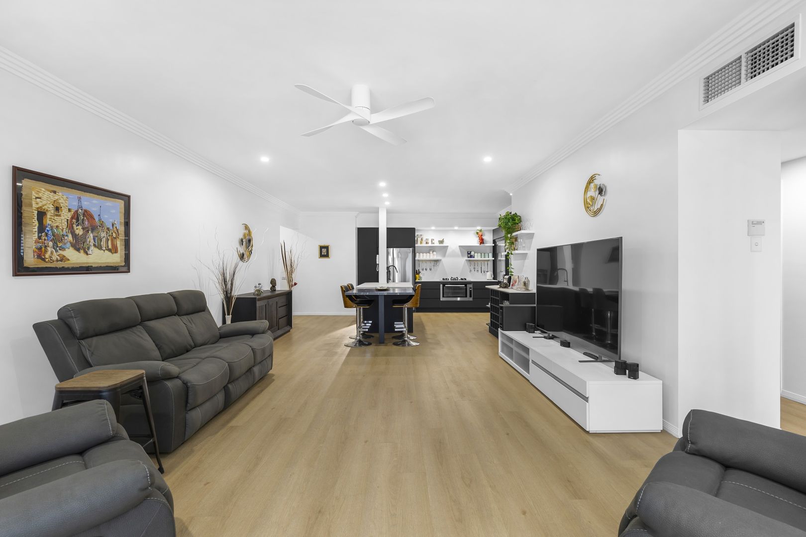 10/8-12 PARNOO STREET, Chevron Island QLD 4217, Image 2