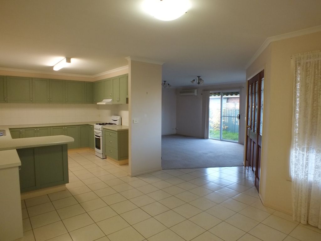 2/51 Grenfell Street, West Wyalong NSW 2671, Image 2