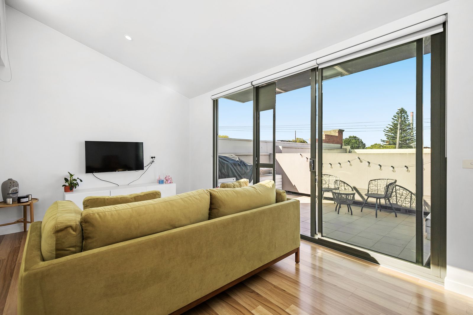 2 bedrooms Apartment / Unit / Flat in 1/421 Melbourne Road NEWPORT VIC, 3015