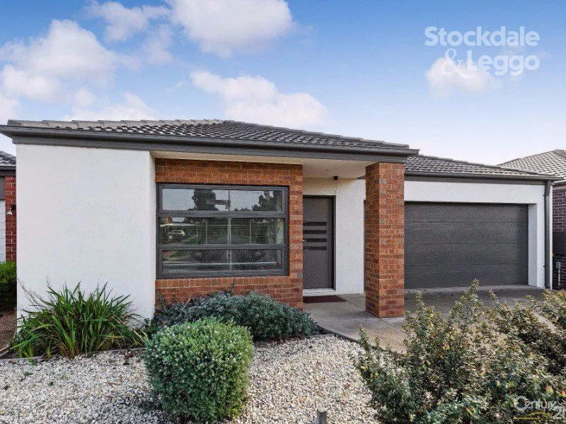 3 BEDROOM FAMILY HOME FOR RENT IN POINT COOK !, Point Cook
