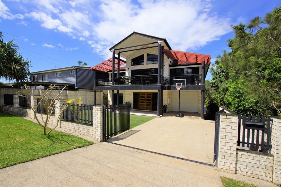 5 bedrooms House in 42 Headland Road ARRAWARRA HEADLAND NSW, 2456