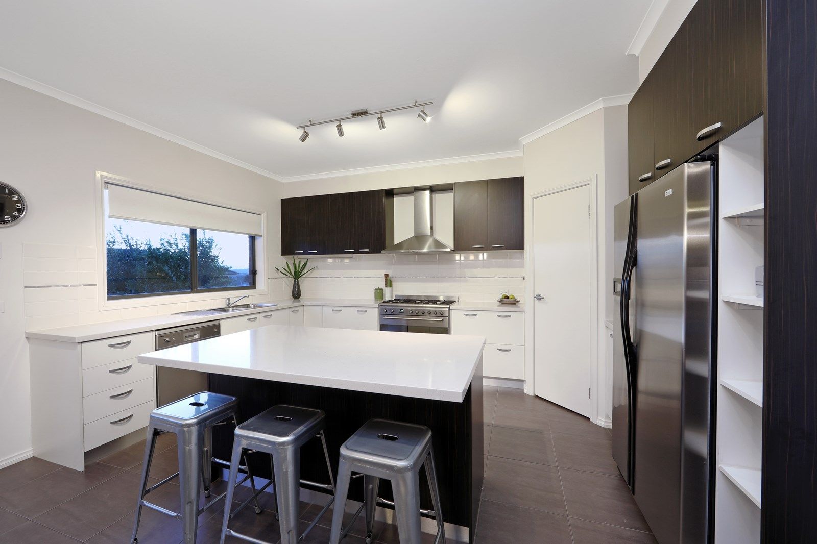 46 Viewgrand Rise, Lysterfield VIC 3156, Image 2