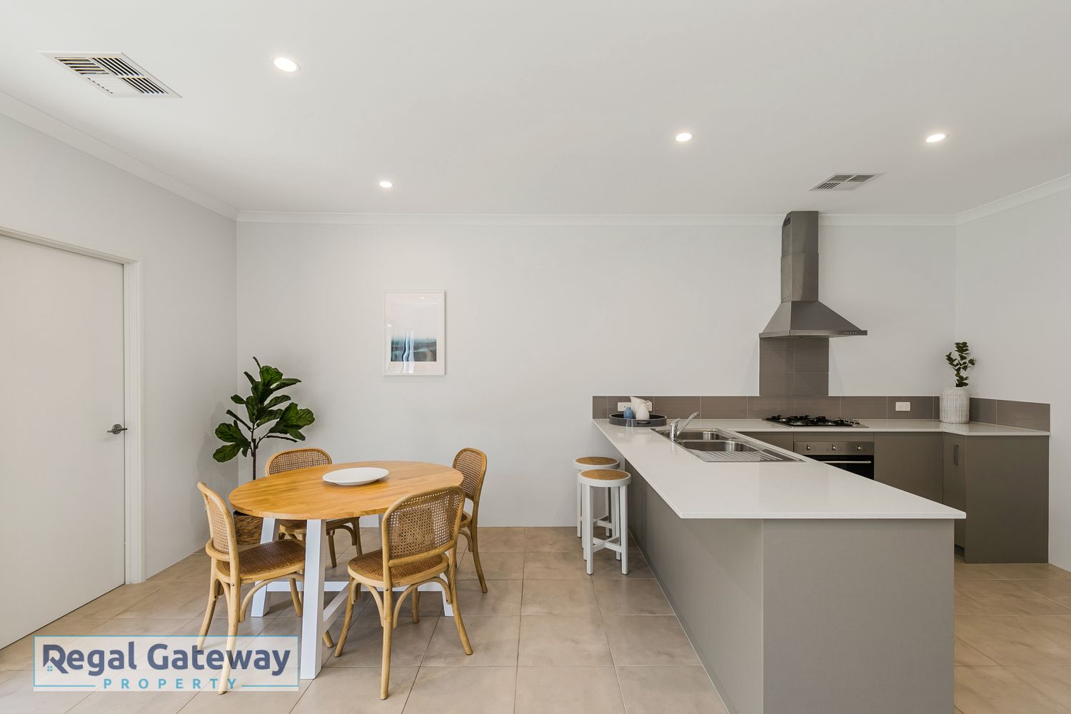 27 Observatory Avenue, Aubin Grove WA 6164, Image 2