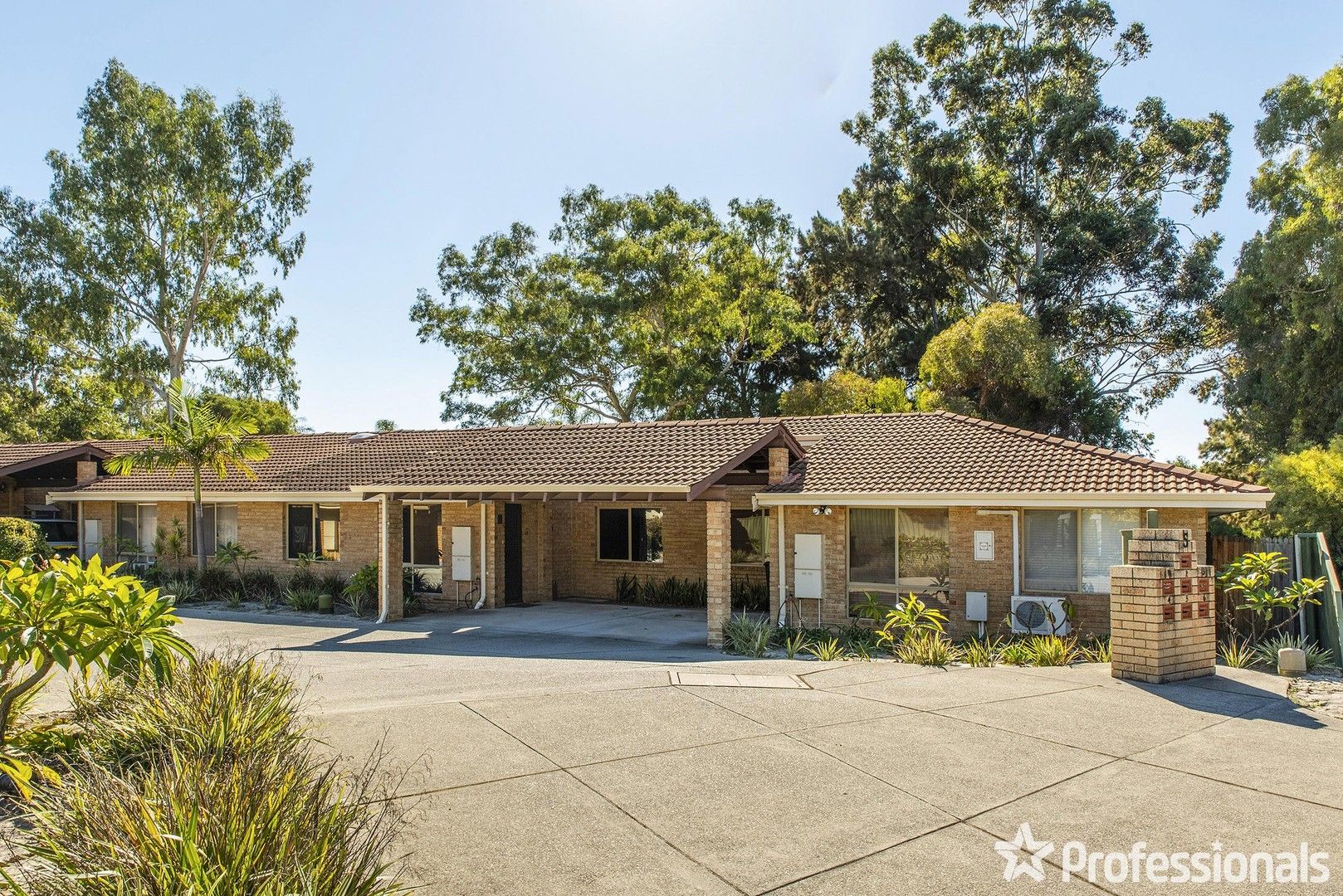 2 bedrooms House in 2/5 The Grove BALLAJURA WA, 6066