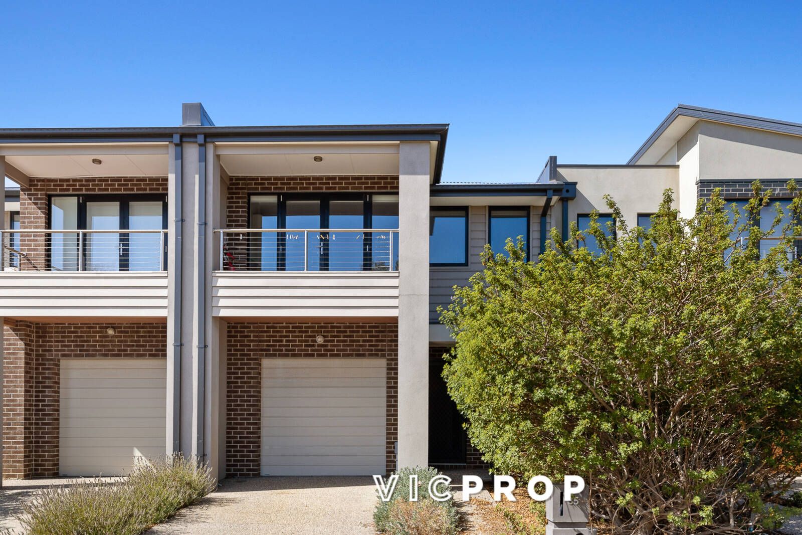 35 Chessington Drive, Williams Landing VIC 3027 Domain