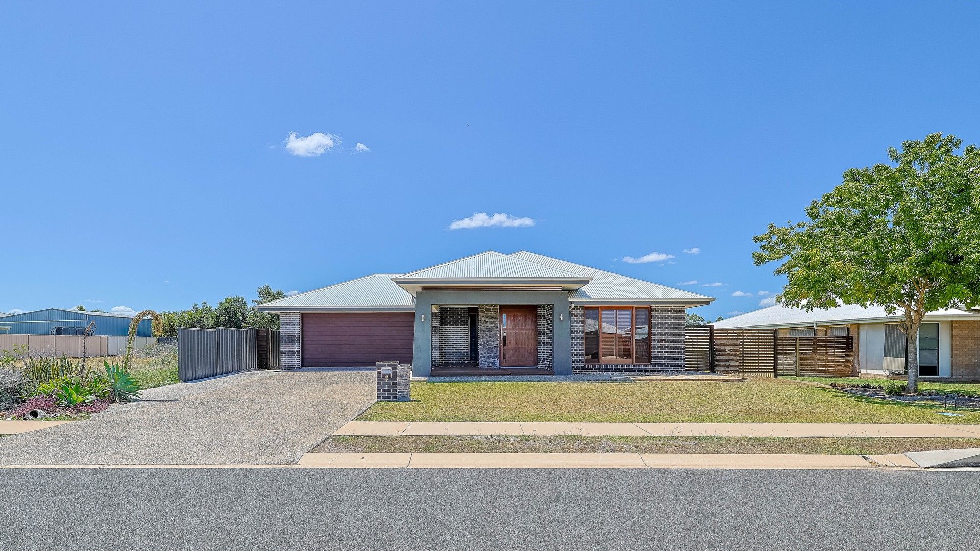 5 bedrooms House in 5 Flemington Rd EMERALD QLD, 4720