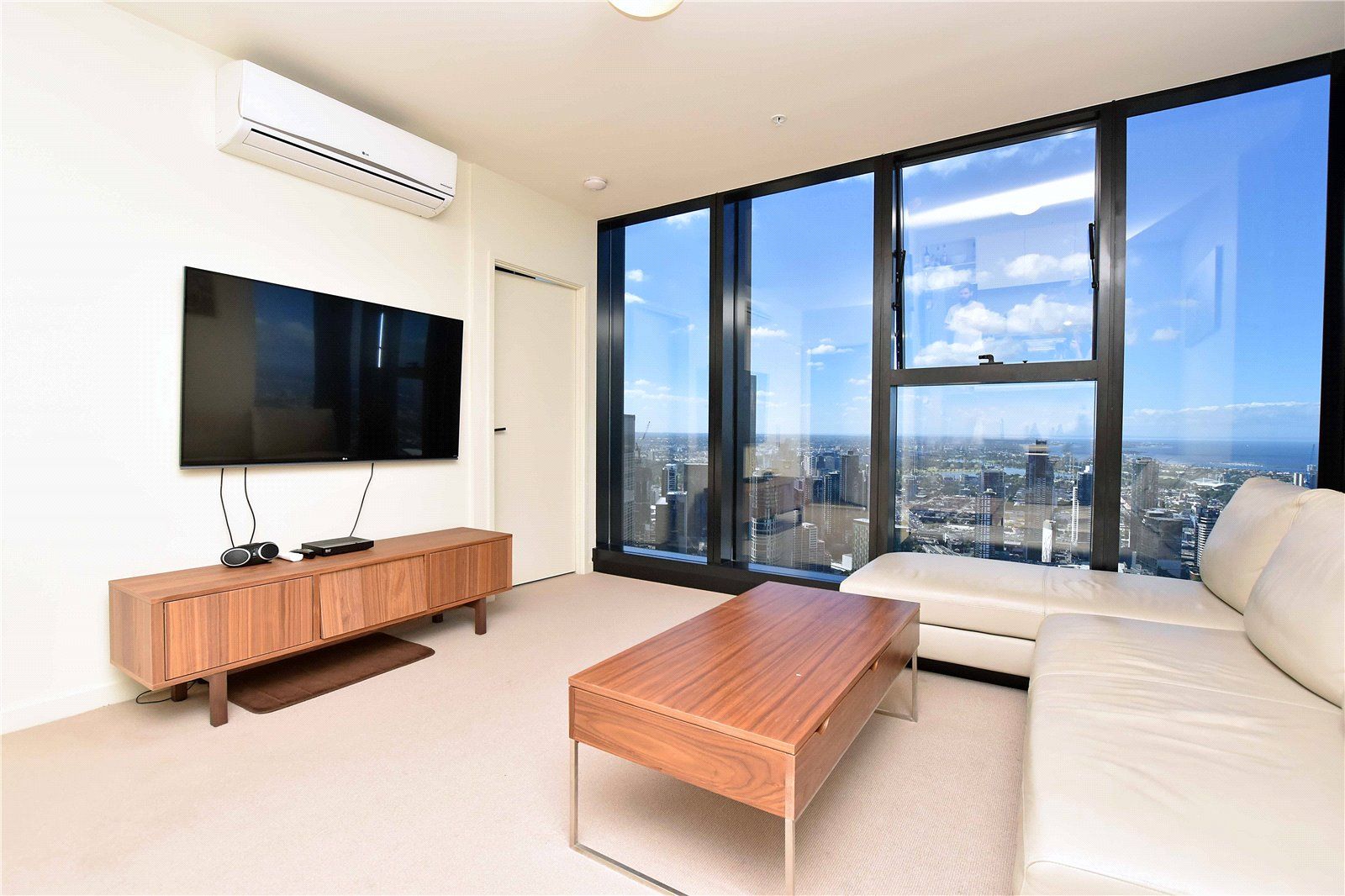 5401/568 Collins Street, Melbourne VIC 3000 Apartment For Rent 475