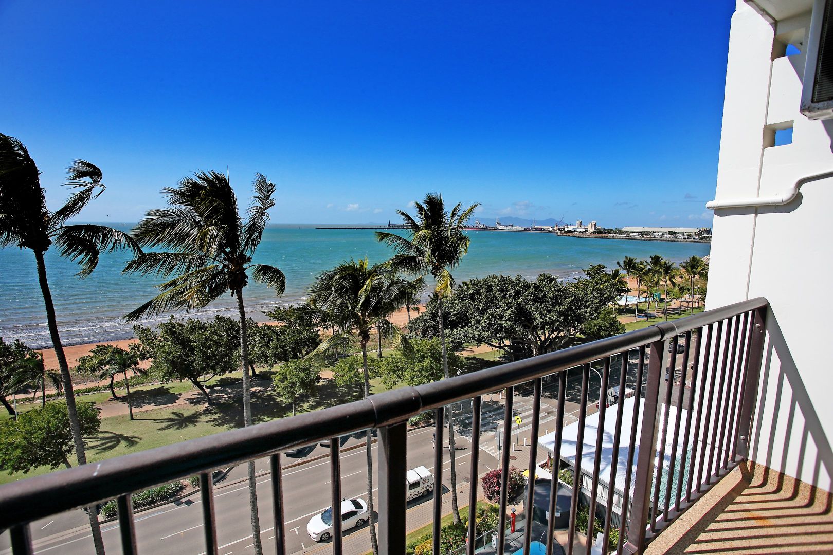 608/75 The Strand, North Ward QLD 4810, Image 2