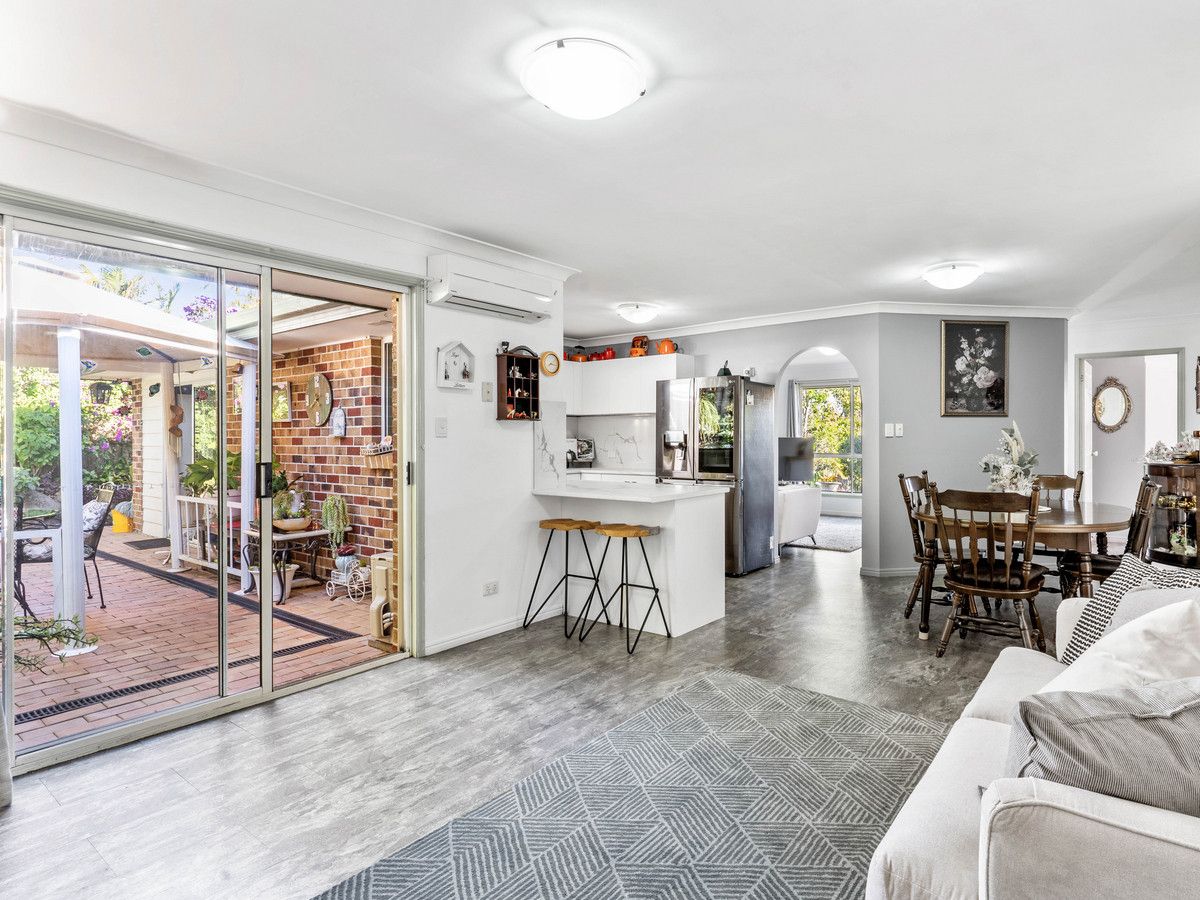 4 bedrooms House in 36 Plateau Crescent CARRARA QLD, 4211