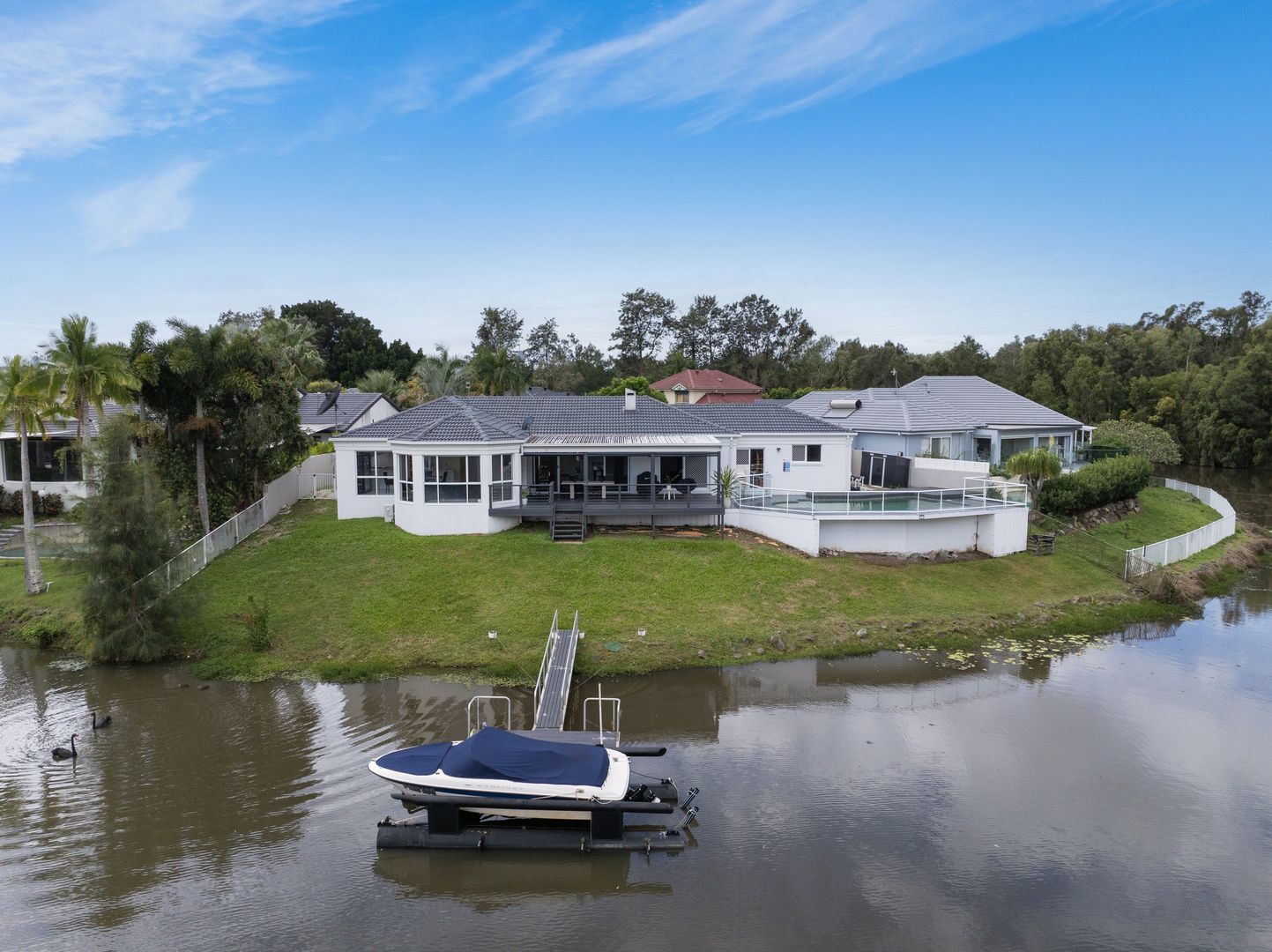 7 Cutwater Close, Clear Island Waters QLD 4226, Image 2