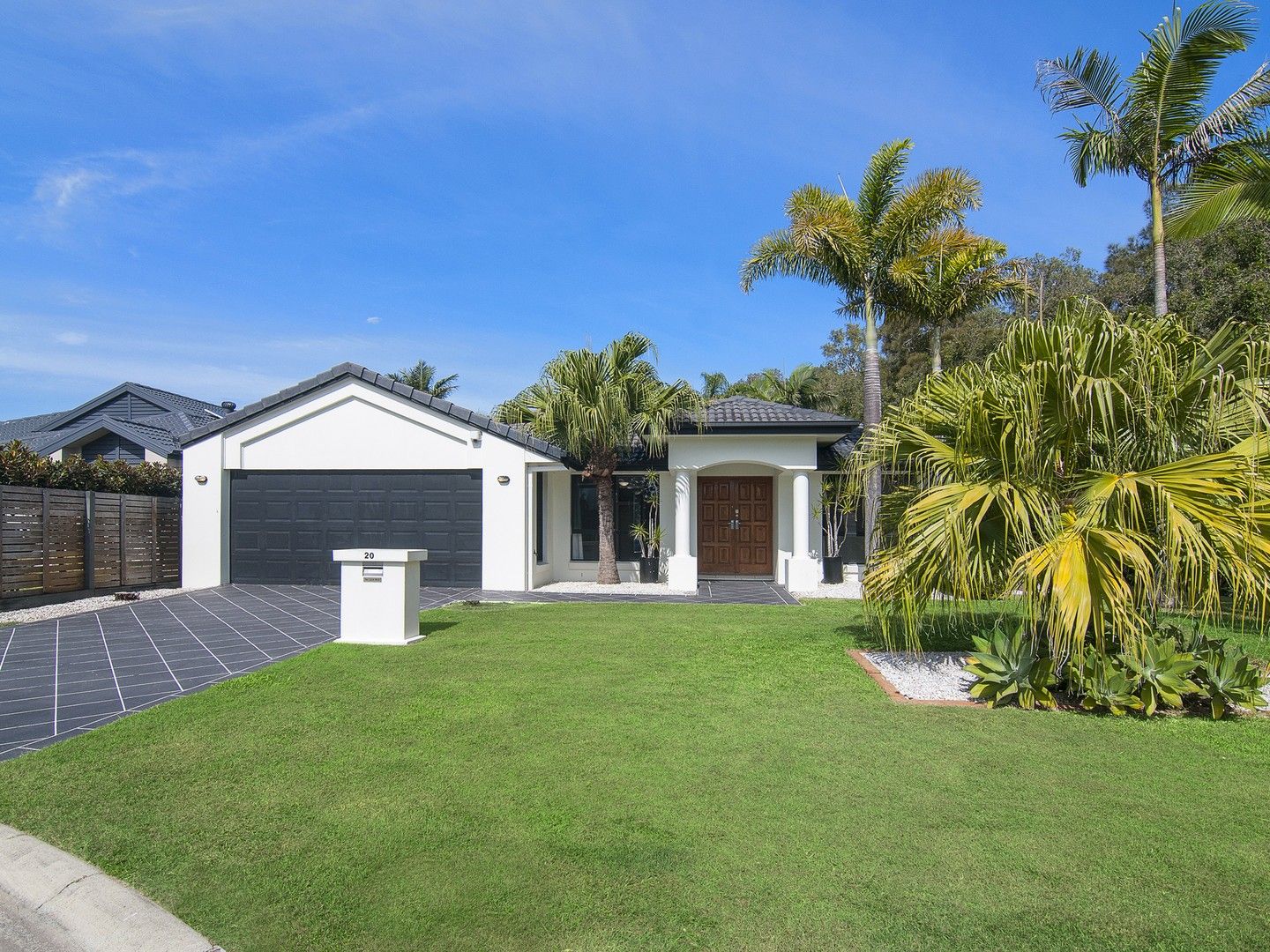 4 bedrooms House in 20 Portreeves Place ARUNDEL QLD, 4214