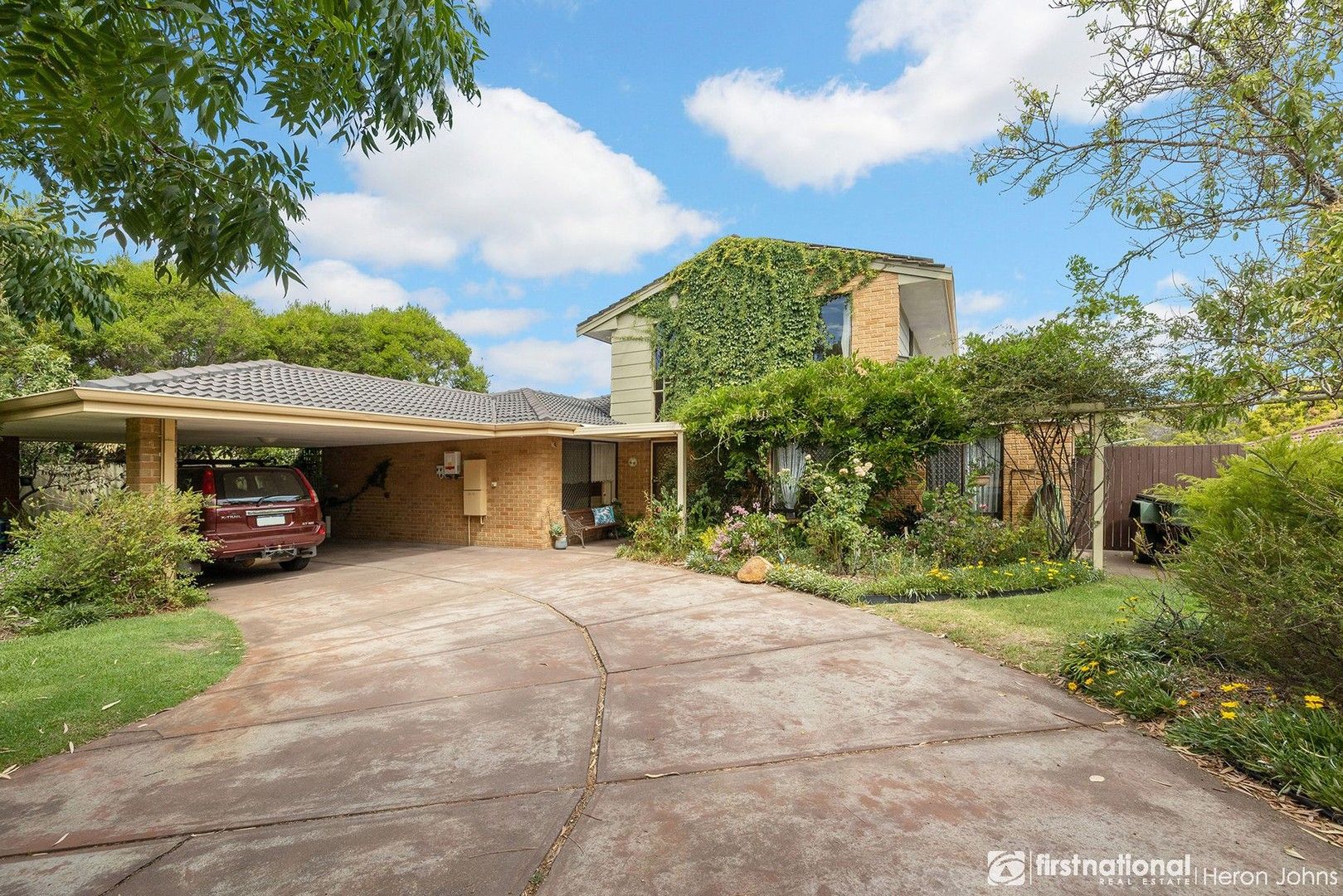 4 bedrooms House in 4 Cannon Court LEEMING WA, 6149