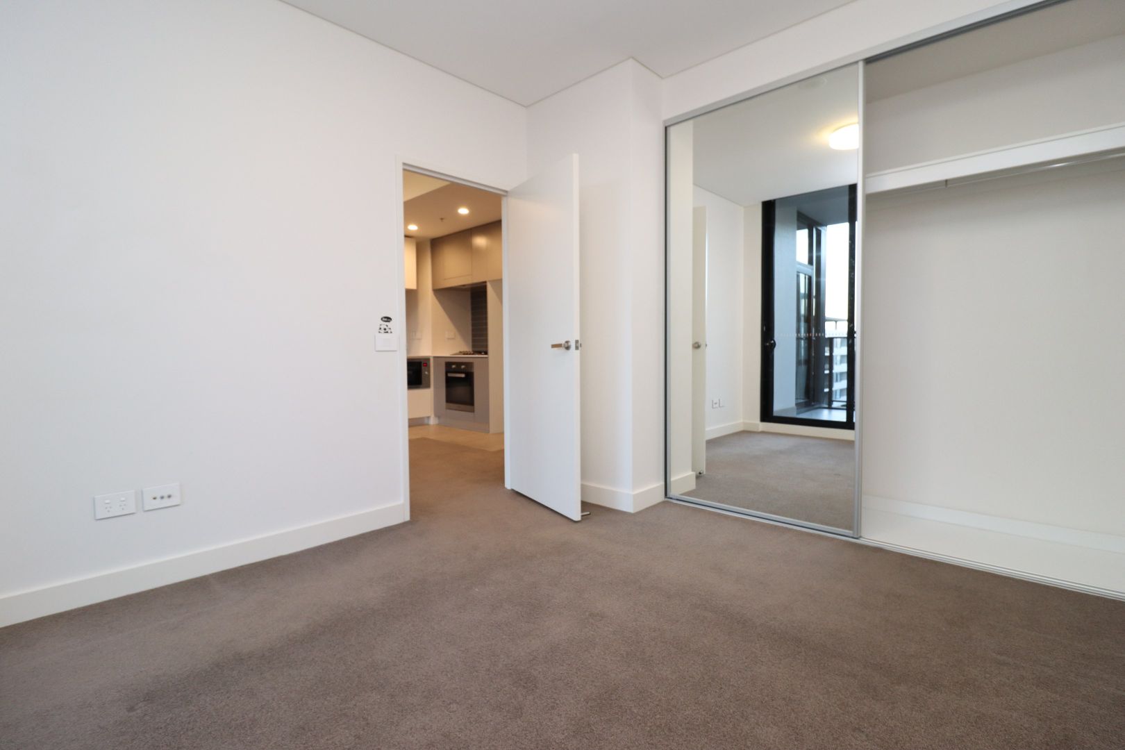 Unit 616/13 Verona Dr, Wentworth Point NSW 2127, Image 2