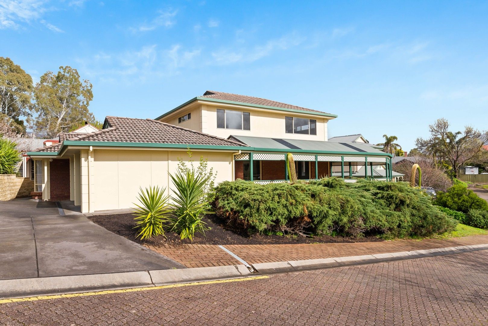 4 bedrooms House in 8 Songlark Grove FLAGSTAFF HILL SA, 5159