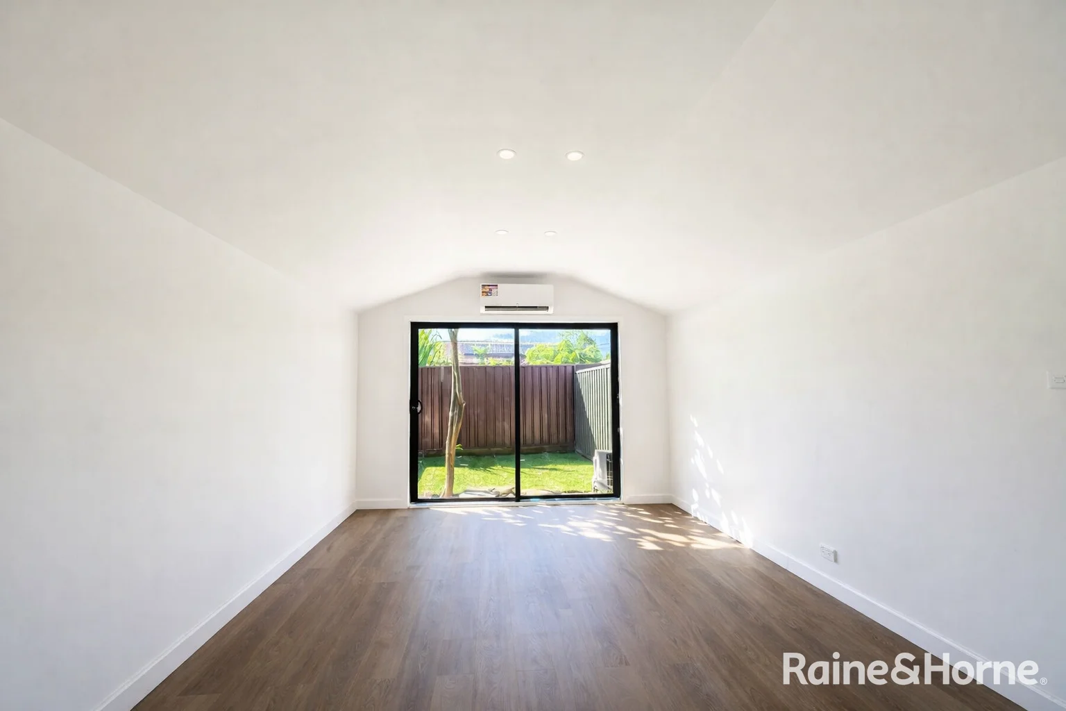 6A Argyle Place, Macquarie Fields NSW 2564