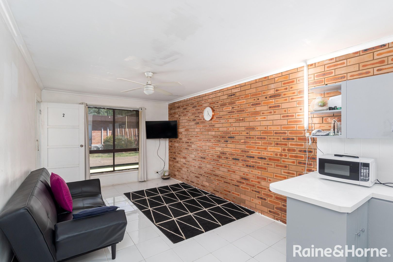 2/272 Fernleigh Road, Ashmont NSW 2650, Image 2