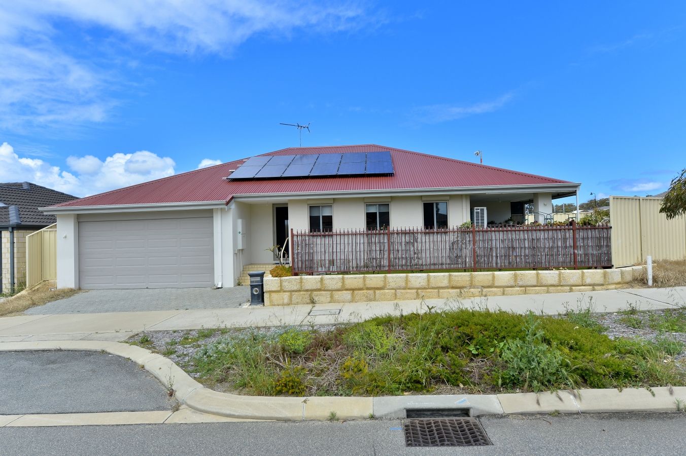 3 bedrooms House in 138 Lake Valley Drive LAKELANDS WA, 6180