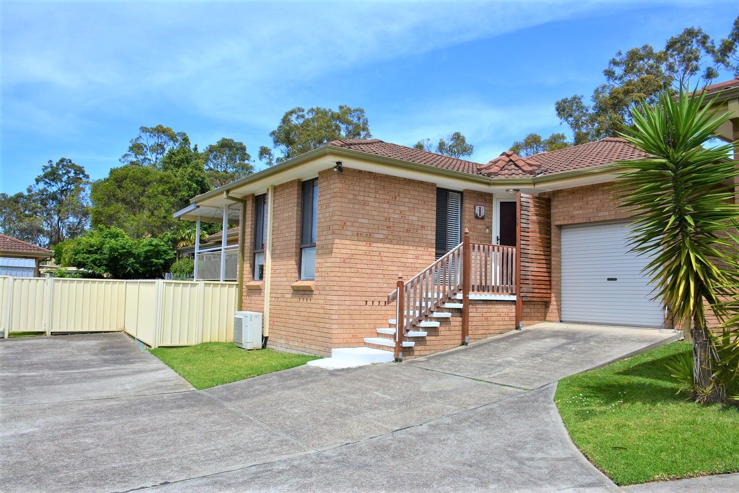 3 bedrooms Duplex in 1/89 Yeramba Road SUMMERLAND POINT NSW, 2259