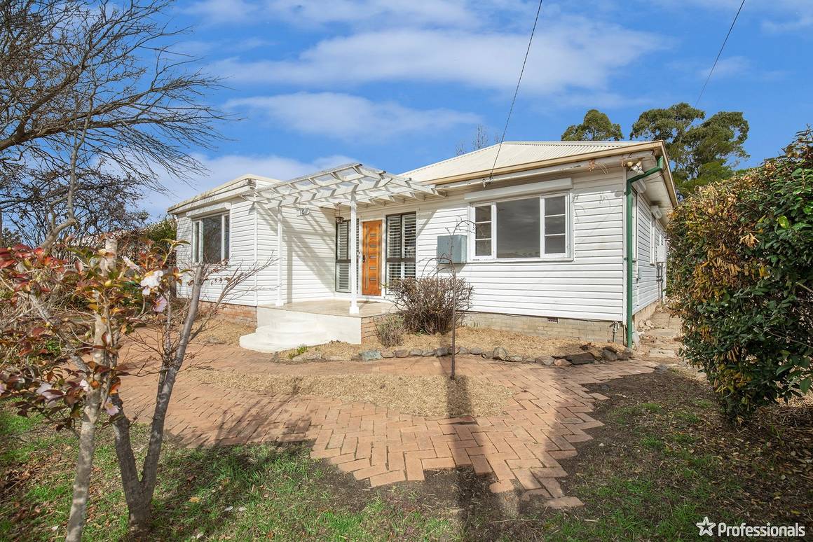 Picture of 10 Butler Avenue, ARMIDALE NSW 2350