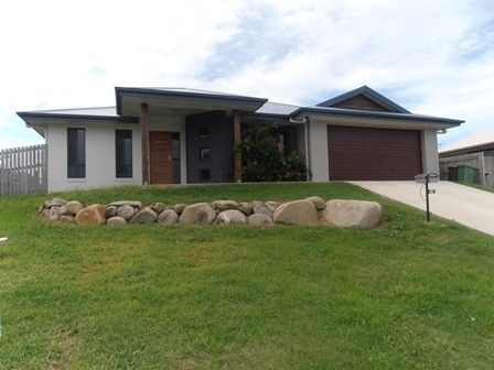 4 bedrooms House in 33 Jasmine Drive BLACKS BEACH QLD, 4740