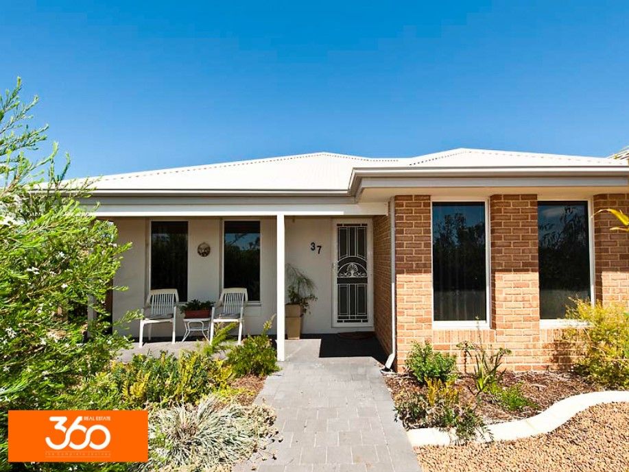 3 bedrooms House in 37 Grassdale Parkway ELLENBROOK WA, 6069