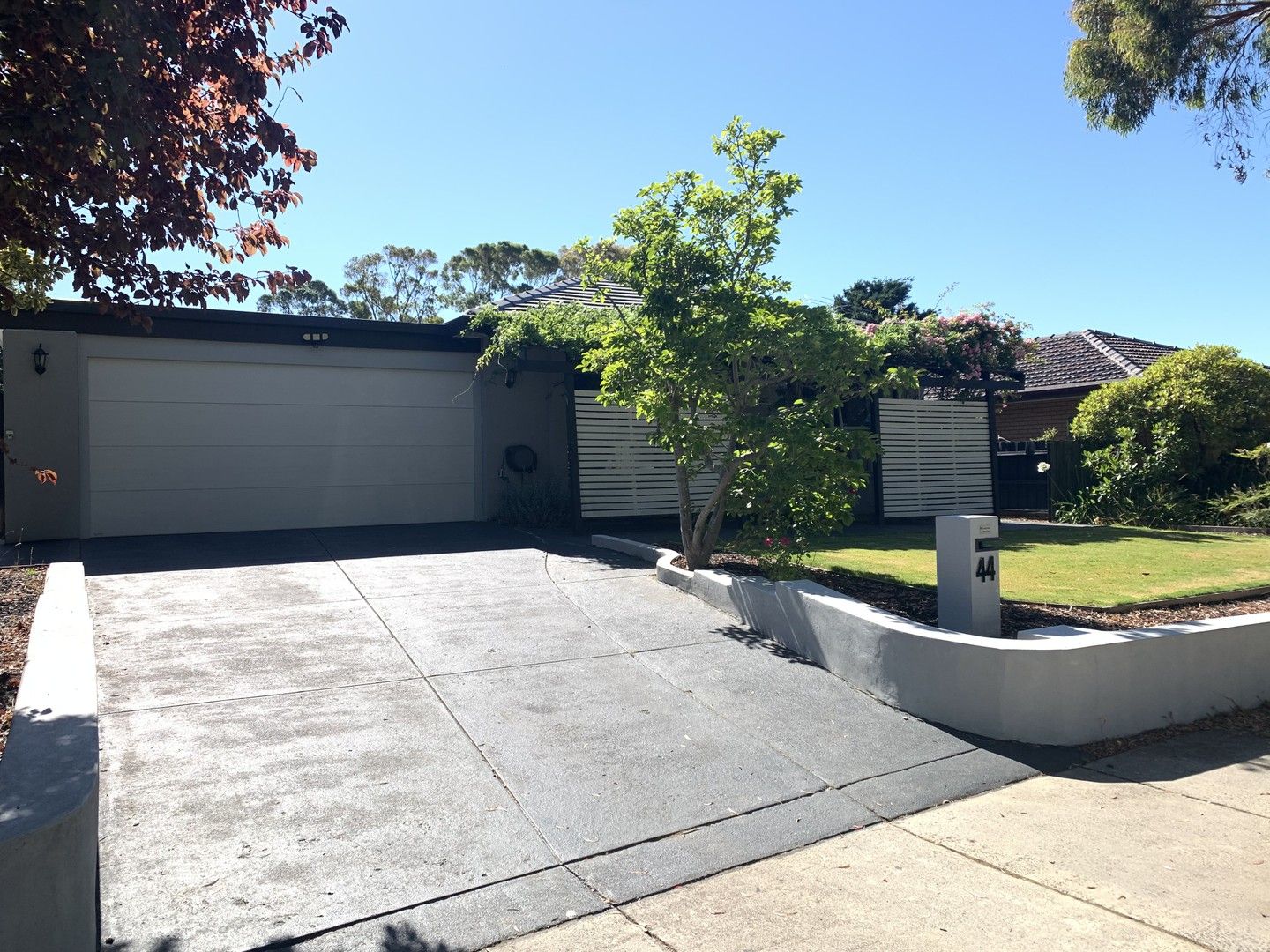 3 bedrooms House in 44 Threadbow Crescent WHEELERS HILL VIC, 3150