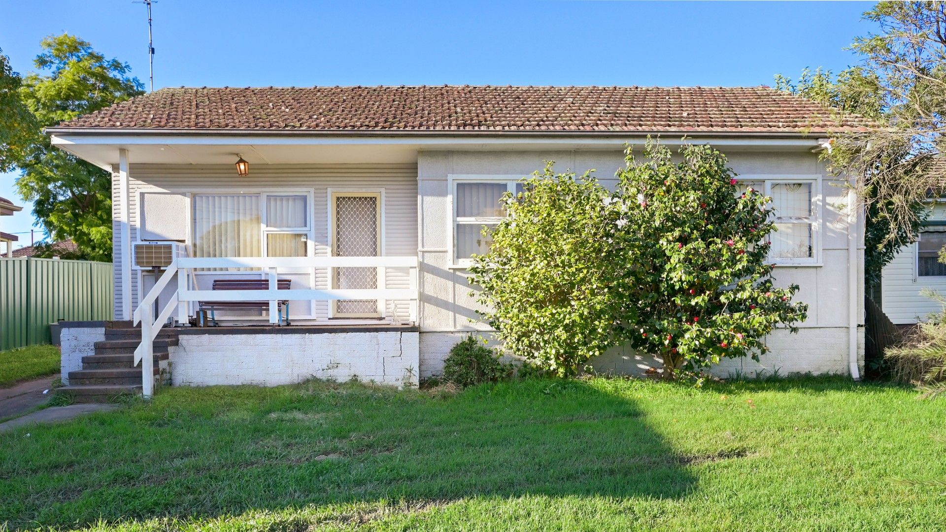 3 bedrooms House in 10 Bocking Avenue BRADBURY NSW, 2560