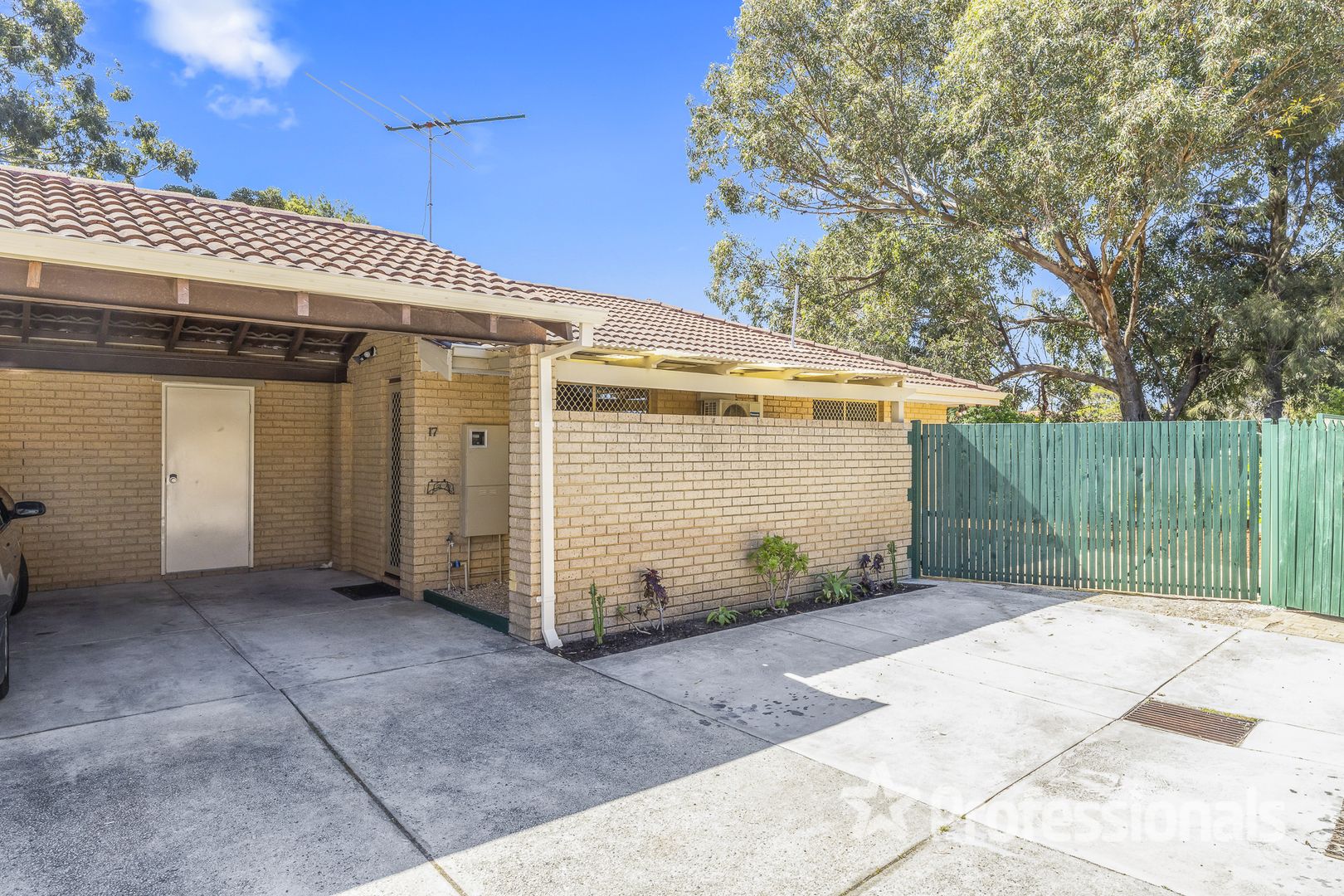 17/15 Honeysuckle Close, Ballajura WA 6066, Image 1