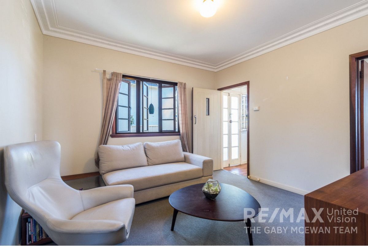 11 Long Street, Camp Hill QLD 4152, Image 2