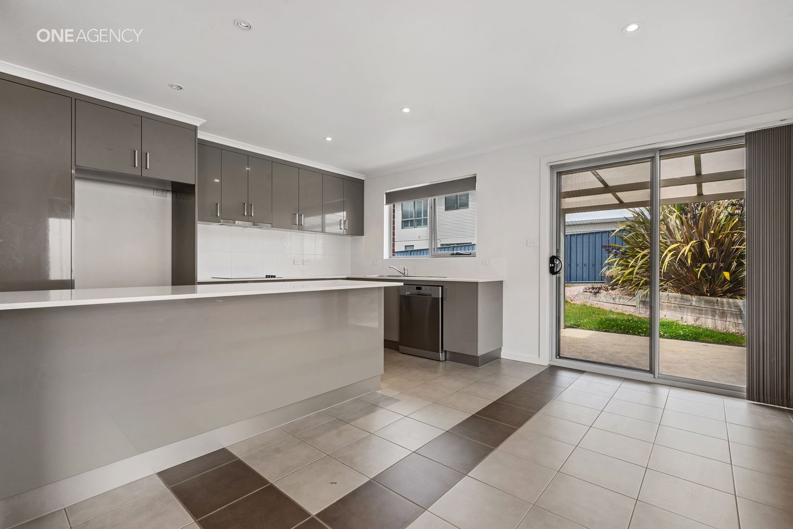 2/13 Broadwater Court, Shearwater TAS 7307, Image 2