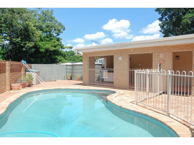 5 bedrooms House in 18 Lomandra Street ROBERTSON QLD, 4109