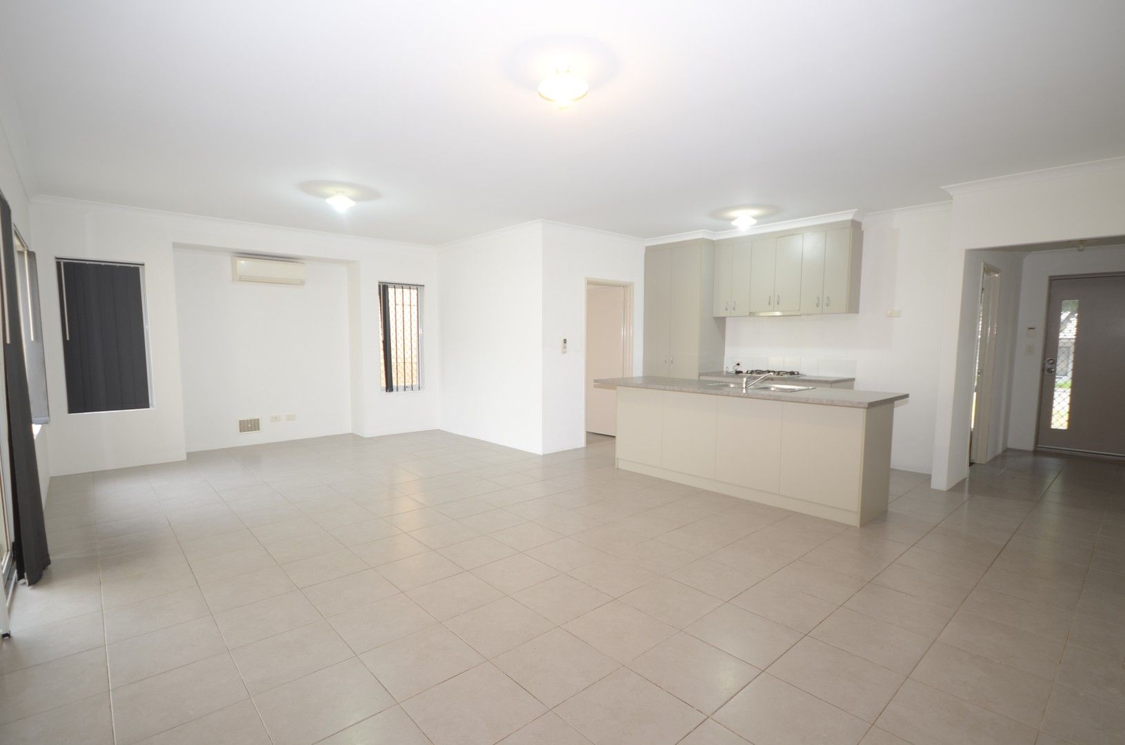 4 bedrooms House in 2/5 York Avenue BENTLEY WA, 6102
