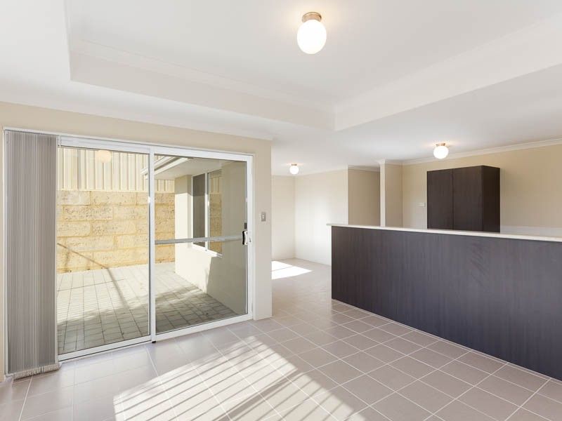 3/2 Positano Crescent, Yangebup WA 6164, Image 2