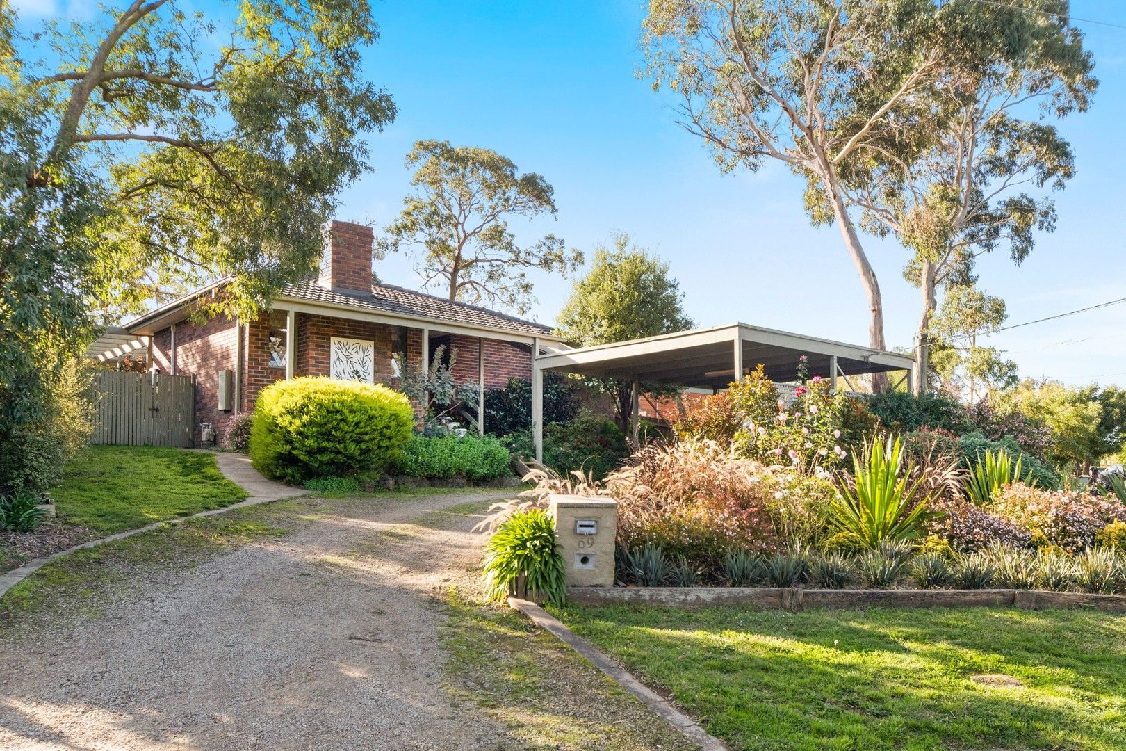 4 bedrooms House in 69 Summerhill Crescent MOUNT ELIZA VIC, 3930