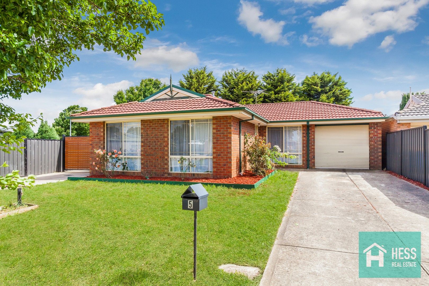 3 bedrooms House in 5 MacDonald Close WALLAN VIC, 3756
