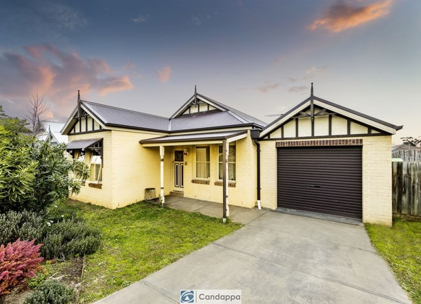 33 Clifford Drive, Drouin VIC 3818