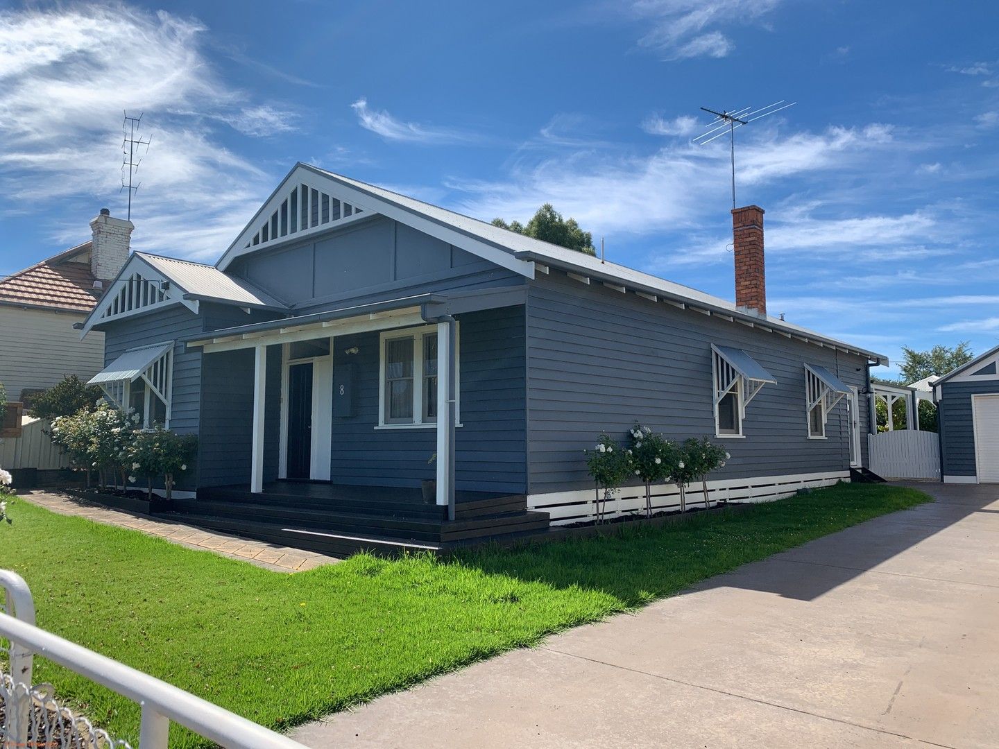 4 bedrooms House in 8 MacPherson Street HAMILTON VIC, 3300