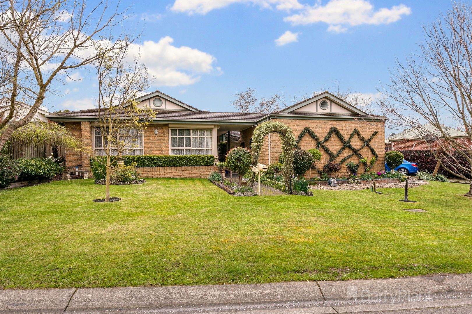 4 bedrooms House in 15 Ferncroft Court BERWICK VIC, 3806
