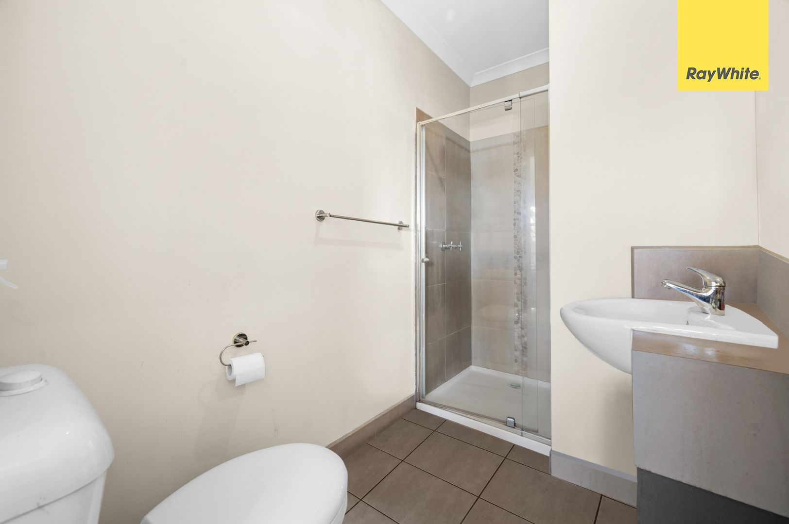 2/3 Claire Court, Kurunjang VIC 3337, Image 2