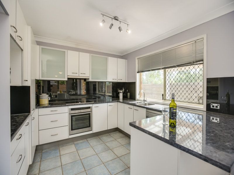 18 Forest Place, Carindale QLD 4152, Image 1
