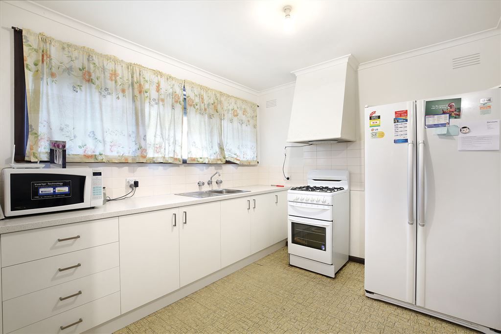 1/374 Middleborough Road, Blackburn VIC 3130, Image 2